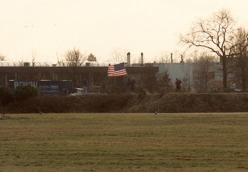 1994-01-13 Vertrek Amerikanen van SSB-groet Spotters.jpg